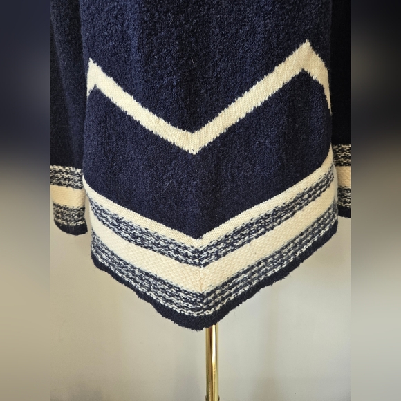 Ralph Lauren Wool Navy and Cream Chevron Striped Sweater. Size PXS - Picture 4 of 10